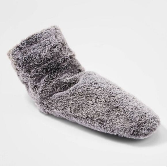 NWT Faux Fur Booties with Grippies - Size 8-10 - Picture 1 of 9